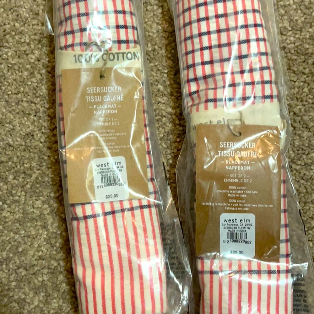 2 pieces of west elm new Placemat napperon